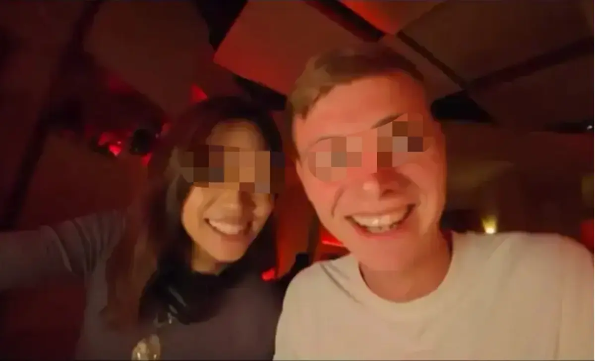 西安麻辣烫女孩完整版高清资源-海外UP主西安街头意外发现《西安麻辣烫女孩》暖心故事-无删减正片在线观看