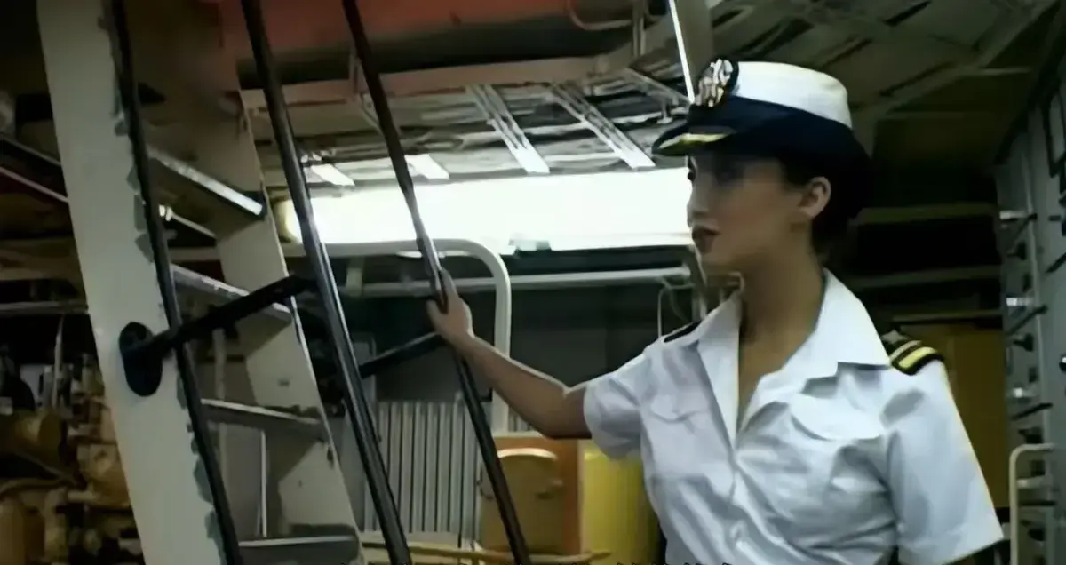 《军舰上的女兵》卡楚米主演无删减中文版-军舰上的女兵HD高清完整版-全网同步更新免费在线观看