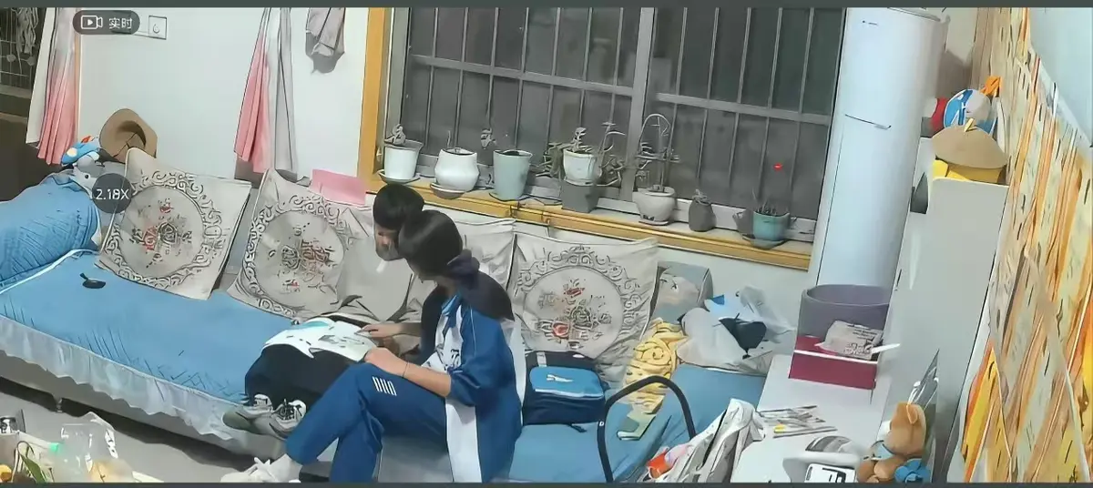 《来自姐姐的爱》无删减完整版在线播放-姐姐对弟弟的日常引导真实瞬间-高清正片免费下载看全集-来自姐姐的爱暖心姐弟互动日常