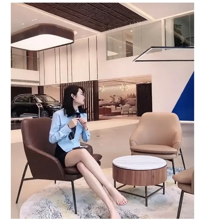 《佳木斯新玛特迪桑特柜姐》相关资源图片